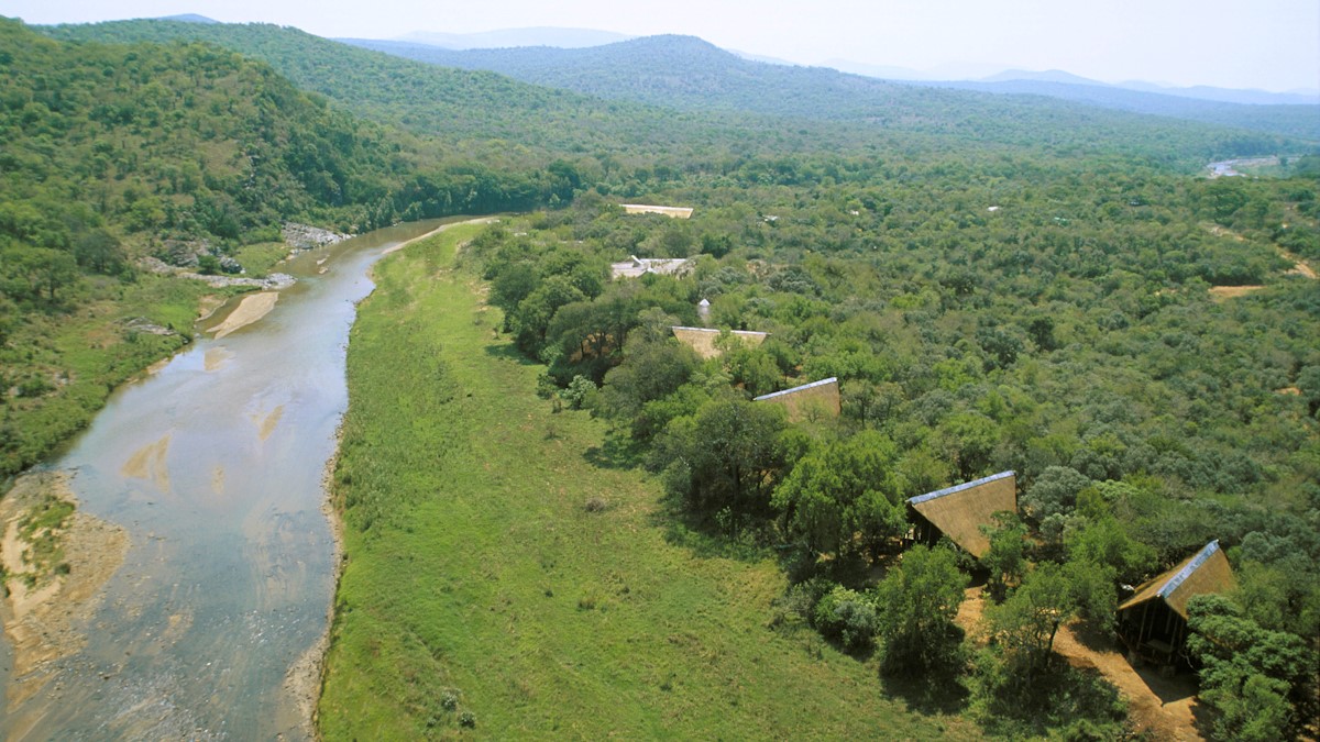 aerial view : lodge & river suite along Mkuze river