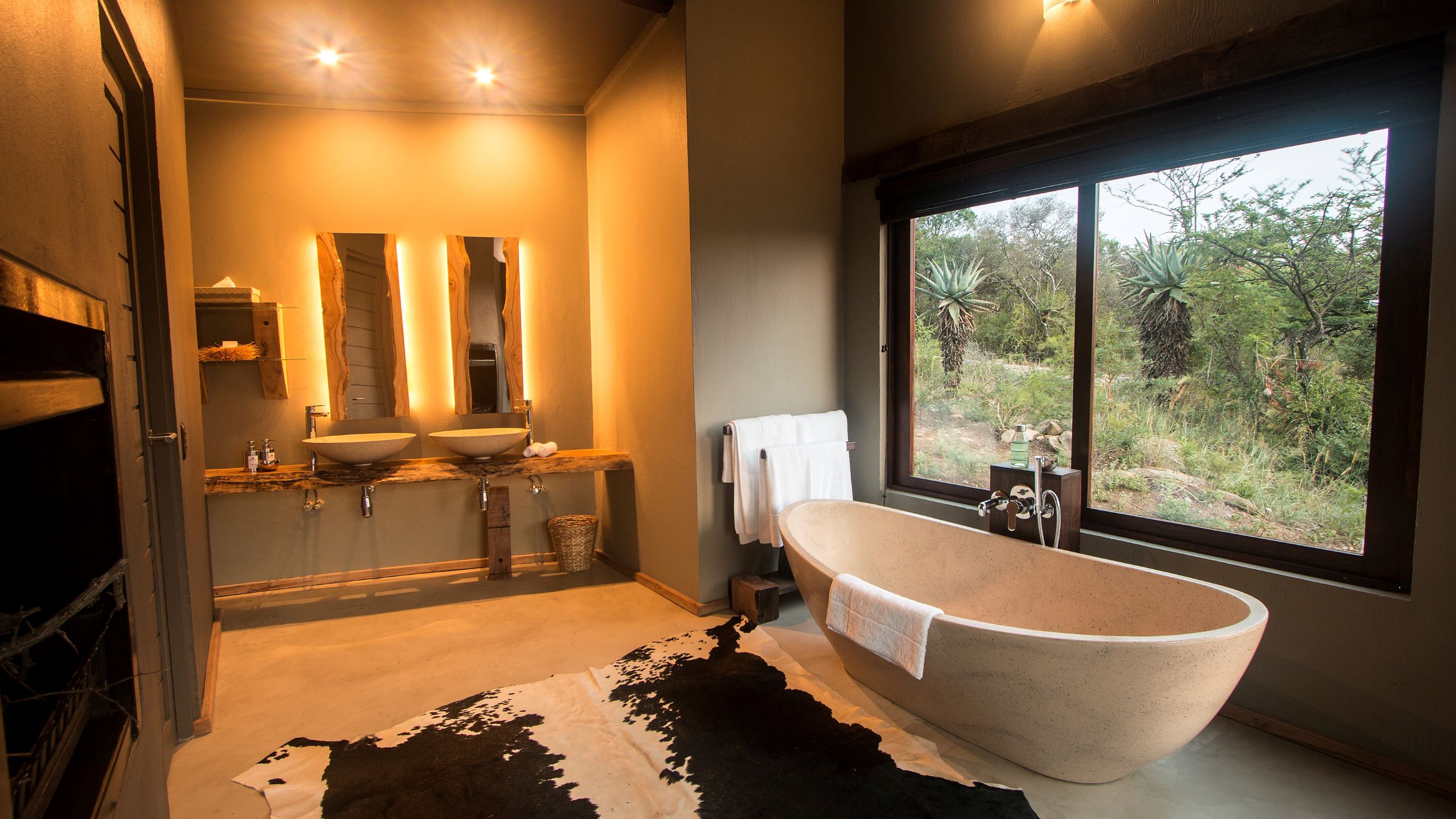 Rhino Ridge Safari Lodge Bathroom